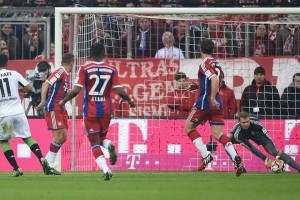  诺伊尔复出即创德甲零封纪录  