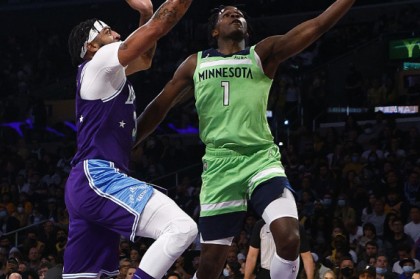  爱德华兹三分绝杀森林狼加时击败雷霆迎三连胜  