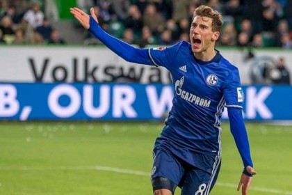  沙尔克04青训小将上演德甲首秀  