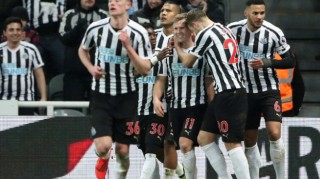 8, 纽卡斯尔连胜终结曼城王朝  