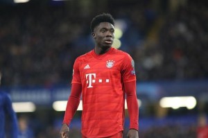  阿方索·戴维斯突破犀利，拜仁边路压制沃尔夫斯堡  