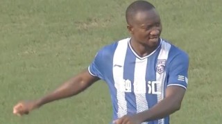  利物浦门将超级失误导致平局丢榜首  