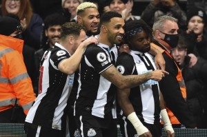  纽卡斯尔绝杀热刺挺进欧冠区  