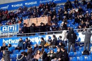  尤文球迷横幅抗议管理层，要求重聘体育总监  