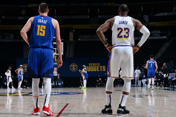  约基奇蝉联常规赛MVP创中锋历史纪录  