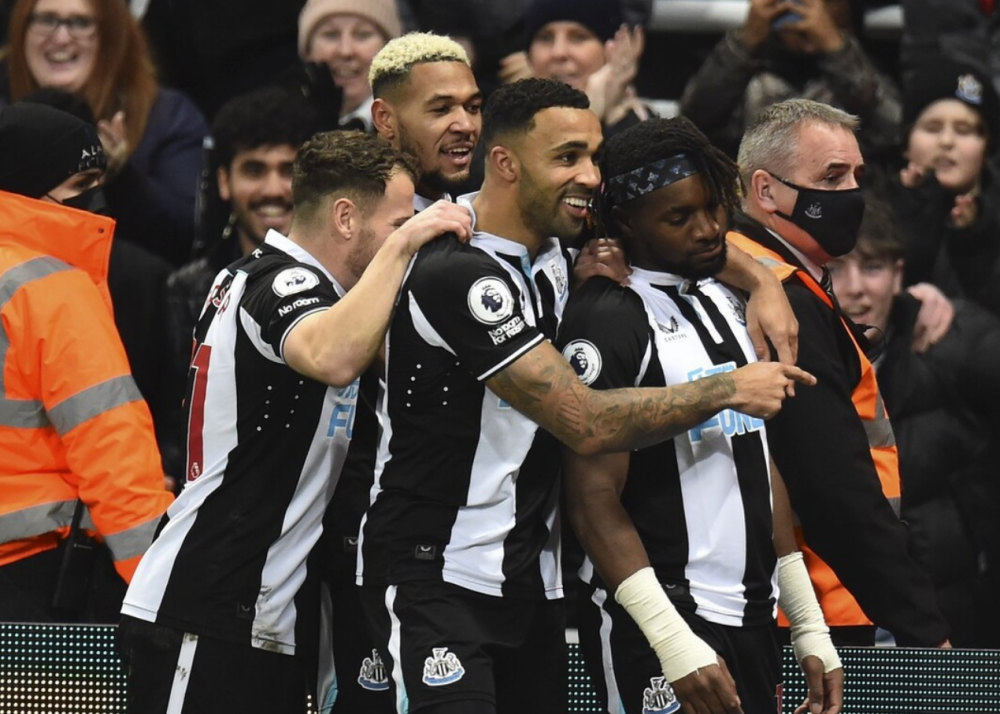  纽卡斯尔绝杀热刺挺进欧冠区  