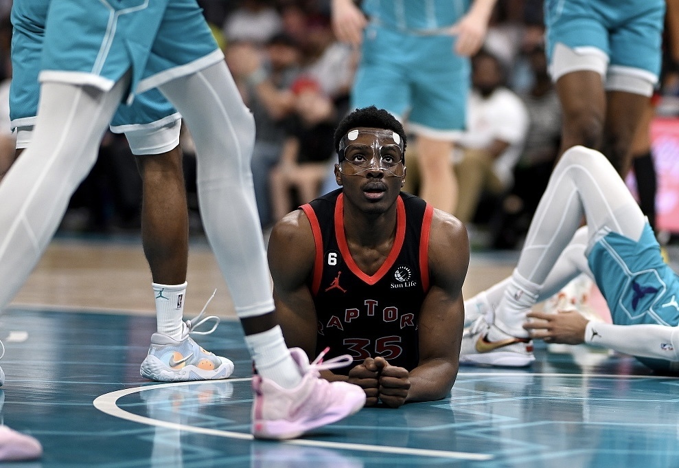  布伦森末节发威尼克斯客场击败黄蜂获连胜